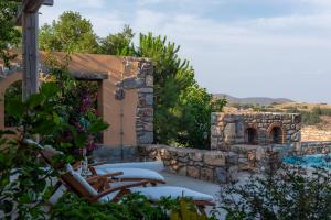 Bazén v ubytování Blue Vista Patmos pool studio nebo v jeho okolí