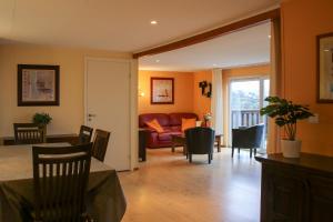 a living room with a couch and a table and chairs at Villa Vista Mare Residence Serenamore in Favone