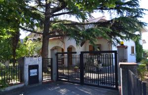 a gate in front of a house with a tree at I Tigli in Casalbordino