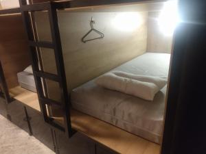 Säng eller sängar i ett rum på Boho City Hostel