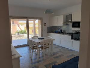 Kuchyň nebo kuchyňský kout v ubytování Appartamento Residence Mirice Vignola mare Aglientu casa Giorgia