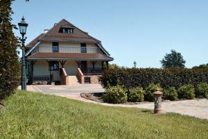 a house with a light pole in front of it at Quo Vadis Lounge Bed & Breakfast in Kazimierz Dolny