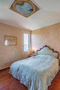 a bedroom with a bed with a painting on the ceiling at Apartment Dorotea Venice view in Venice