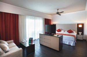 Postel nebo postele na pokoji v ubytování Hotel Riu Monica - Adults Only