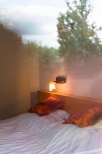 Voodi või voodid majutusasutuse B&B Hier en Nu toas