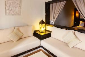 Χώρος καθιστικού στο Borjs Hotel Suites & Spa