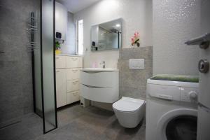 Koupelna v ubytování Apartment San Marino + 33 fotografií