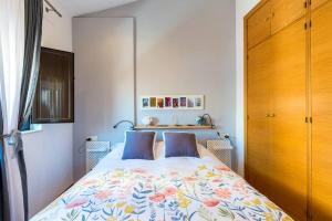 A bed or beds in a room at Apartamento Deluxe Terrace. Alameda