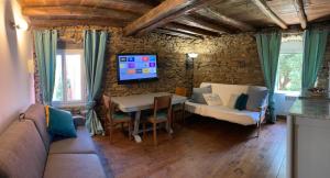 Et tv og/eller underholdning på La charmante **** Maison Cap Corse, Tomino