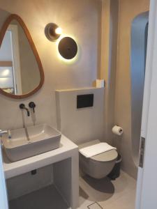 Koupelna v ubytování Villa Roussa City Center + 21 fotografií