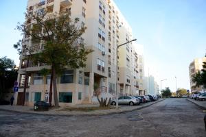 an empty street in front of a tall building at Rabelo C in Armação de Pêra