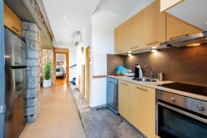 A kitchen or kitchenette at Villa CostaMare - enjoy lazy days on the private Pool-Jacuzzi