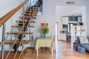 Kuchyň nebo kuchyňský kout v ubytování Apartamento Deluxe Terrace. Alameda