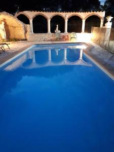 A piscina localizada em Domaine De Foresta ou nos arredores