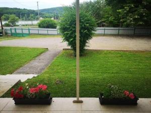 Vonkajšia záhrada v ubytovaní Onix -Orfű Aqua Apartman