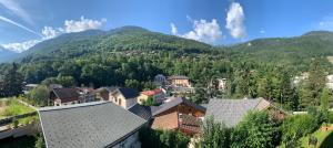 En generel udsigt til bjerge eller udsigt til bjerge taget fra lejligheden