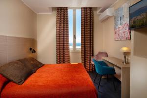 Ένα ή περισσότερα κρεβάτια σε δωμάτιο στο Hotel Miramar