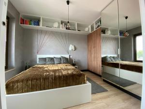 Tempat tidur dalam kamar di Apartament DeLux przy Wiśle