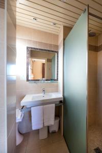 Ένα μπάνιο στο Hotel Miramar