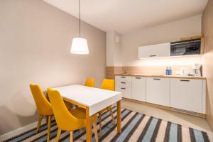 A kitchen or kitchenette at Bel Mare Apartments by Renters