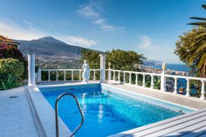 a swimming pool on the balcony of a house at Relaxing villa with heated pool and luxurious views in Santa Úrsula