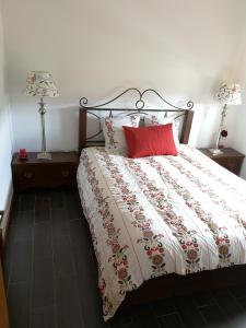 เตียงในห้องที่ Encosta do Douro - Rio Douro