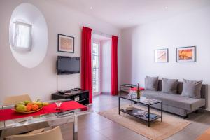 Μια τηλεόραση ή/και κέντρο ψυχαγωγίας στο Apartamentos Marreiros Neto