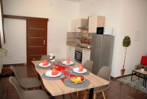 Kuchyňa alebo kuchynka v ubytovaní Studio apartmani Toplička bajka