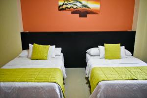 Postel nebo postele na pokoji v ubytování Hotel La Laguna Galapagos