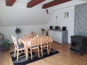Kuchyňa alebo kuchynka v ubytovaní Apartmán Křtiny