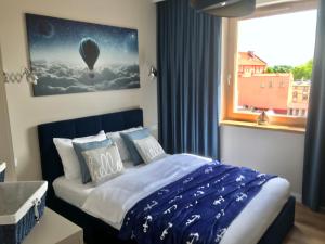 a bedroom with a bed with a picture of a hot air balloon at Marina Blue in Ełk