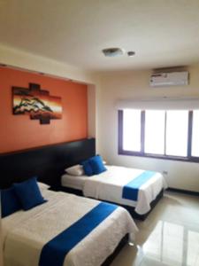 Postel nebo postele na pokoji v ubytování Hotel La Laguna Galapagos