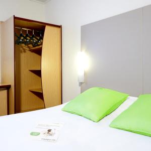 Llit o llits en una habitació de Campanile Marseille Saint Antoine