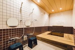 Bilik mandi di Yamahana Onsen Tonden Japanese Inn