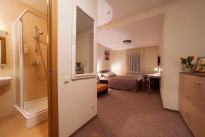Postel nebo postele na pokoji v ubytování Dzintars Hotel