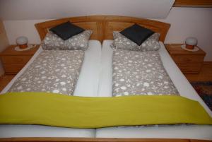 Ein Bett oder Betten in einem Zimmer der Unterkunft Apartment Renate