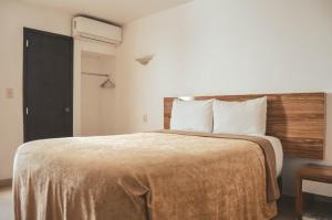 Postel nebo postele na pokoji v ubytování Hotel Latino