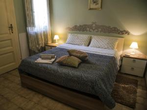 En eller flere senger på et rom på La Casa Di Luce 2
