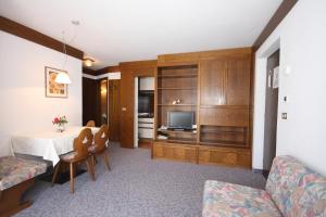 Η κουζίνα ή μικρή κουζίνα στο Apartments Residence Alta Badia +35 φωτογραφίες