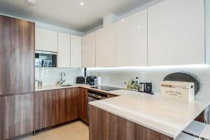 Battersea Reach Luxury Riverside Apartment
