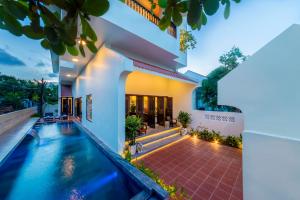 a view of a house with a swimming pool at Hoianoi Villa in Hoi An