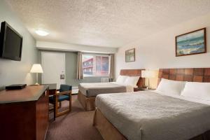 Postel nebo postele na pokoji v ubytování Travelodge by Wyndham Swift Current + 37 fotografií