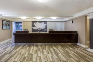 Lobbyen eller receptionen på La Quinta Inn by Wyndham Odessa + 53 billeder