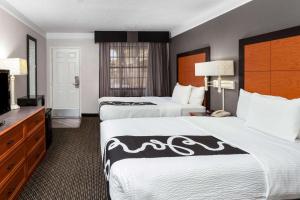 Postel nebo postele na pokoji v ubytování La Quinta Inn by Wyndham Laredo I-35