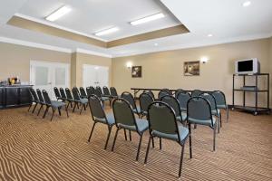 Konferenční prostory v ubytování La Quinta by Wyndham Pearland + 37 fotografií