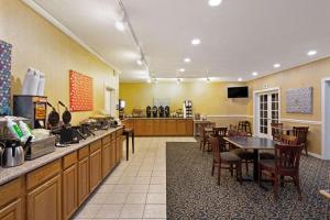 a restaurant with a counter and a table and chairs at University Inn & Suites Berkeley in Berkeley