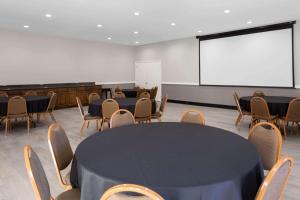 Foto de la galería de La Quinta Inn Suites by Wyndham Raymondville Harlingen en Raymondville