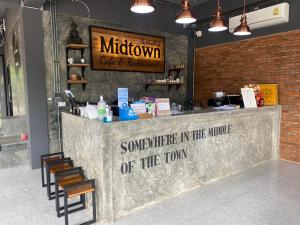 Sijil, anugerah, tanda atau dokumen lain yang dipamerkan di Midtown Sukhothai
