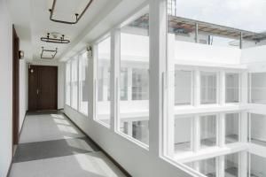 a corridor of a building with large windows at Hotel Amber Sukhumvit 85 in Bangkok