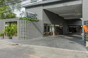 a store front with a sign that reads meyer at Hotel Amber Sukhumvit 85 in Bangkok